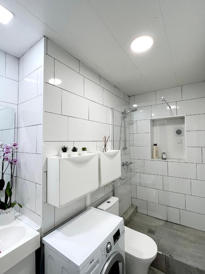 Cozy Modren Apartment On Malvarrosa Beach Valencia Bagian luar foto